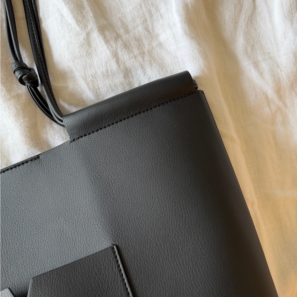 von Holzhausen Market Tote in Black - Picture 2 of 4